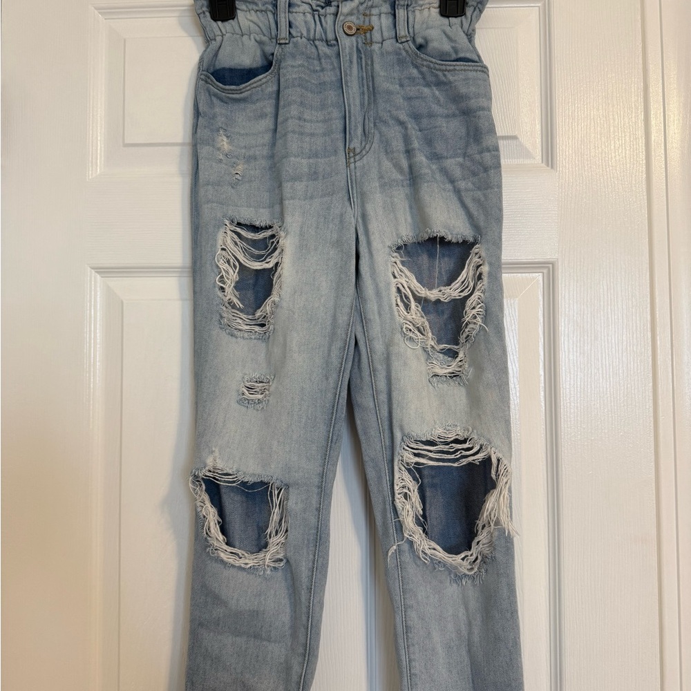 Light Wash Distressed Women’s Jeans